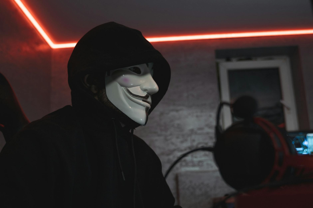 A person on the phone with an operator, symbolizing anonymous reporting. — report a crime anonymously Pennsylvania