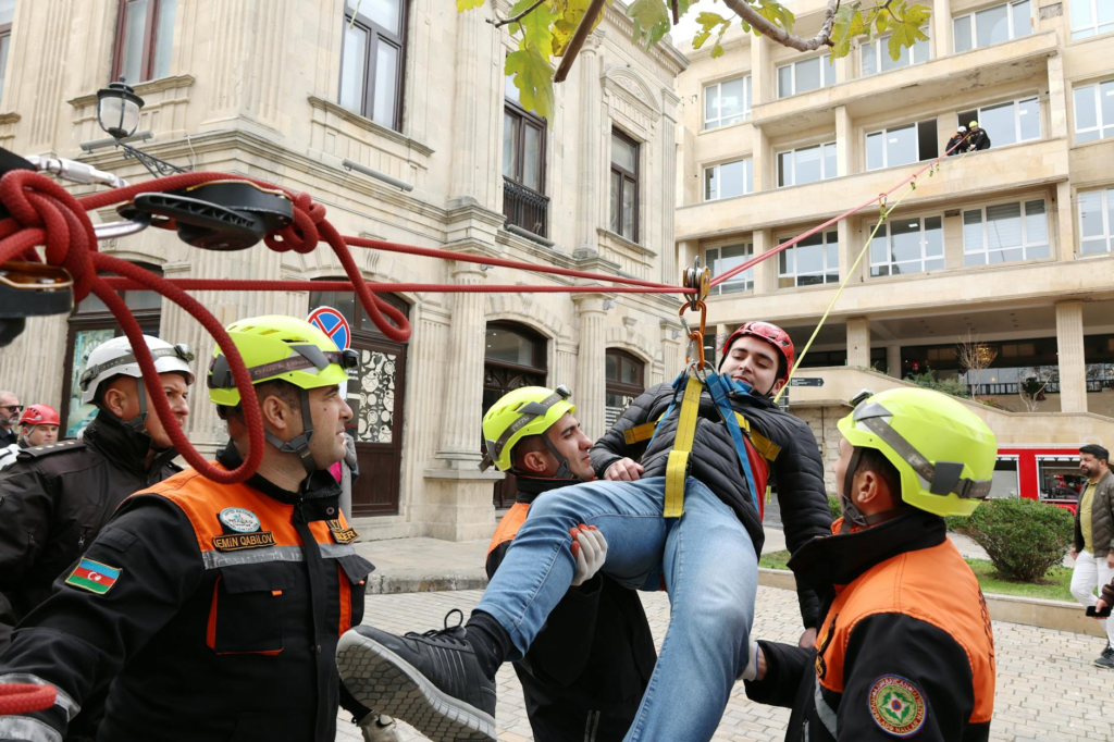 An image depicting a team conducting a simulation drill for data breach response. — data incident response plan Pennsylv…