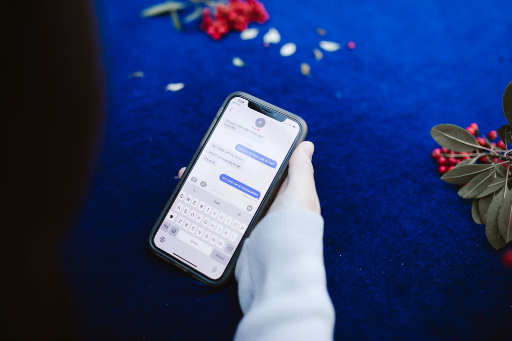 An image showing a mobile phone with a text message reporting a crime, illustrating how to submit tip PA Crime Stoppers.