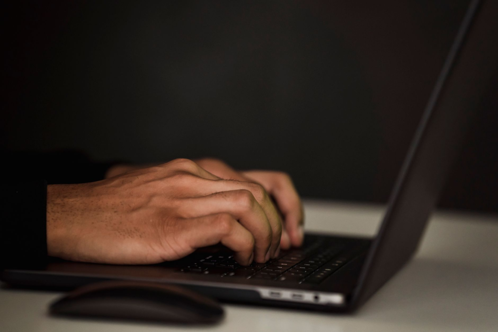 Image of a community member submitting an anonymous tip online. — anonymous tips PA Crime Stoppers
