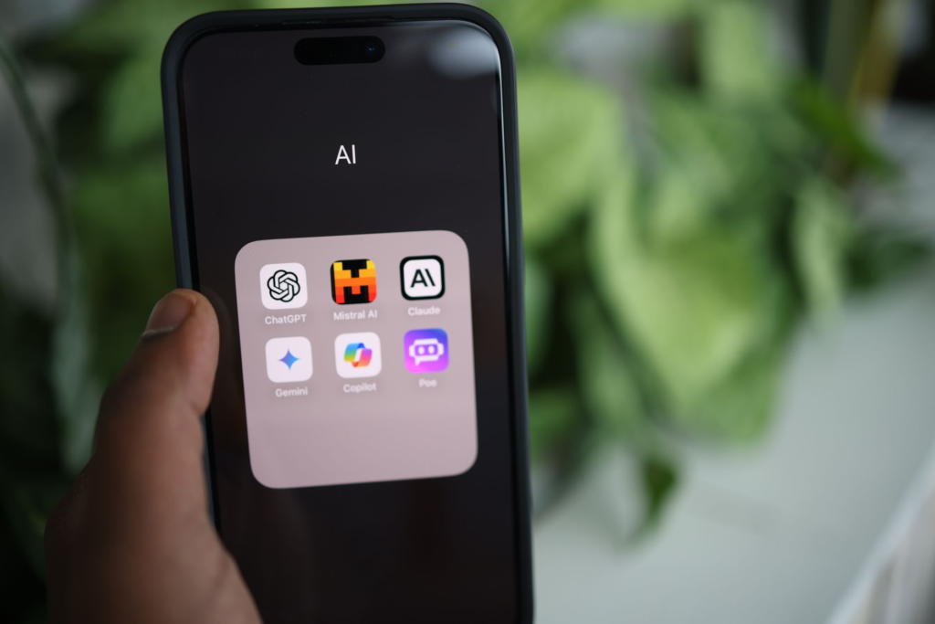 A visual depicting emerging technologies in crime reporting, such as mobile apps or AI tools. — social media crime repor…